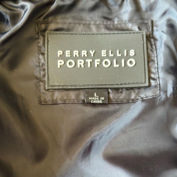 Perry Ellis Men’s Colorblock Hooded Puffer Jacket - Picture 5 of 7